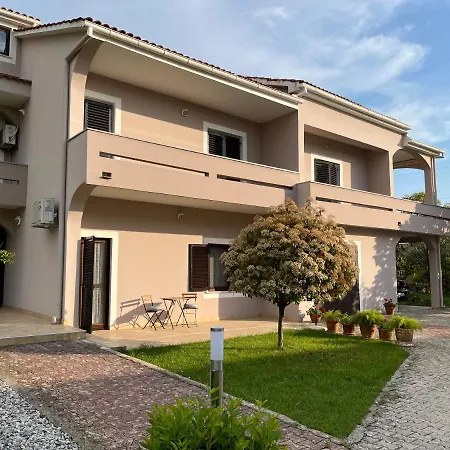 Lina Apartament *